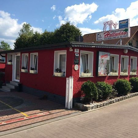 Pension Hollyday Ahrensfelde Exterior foto